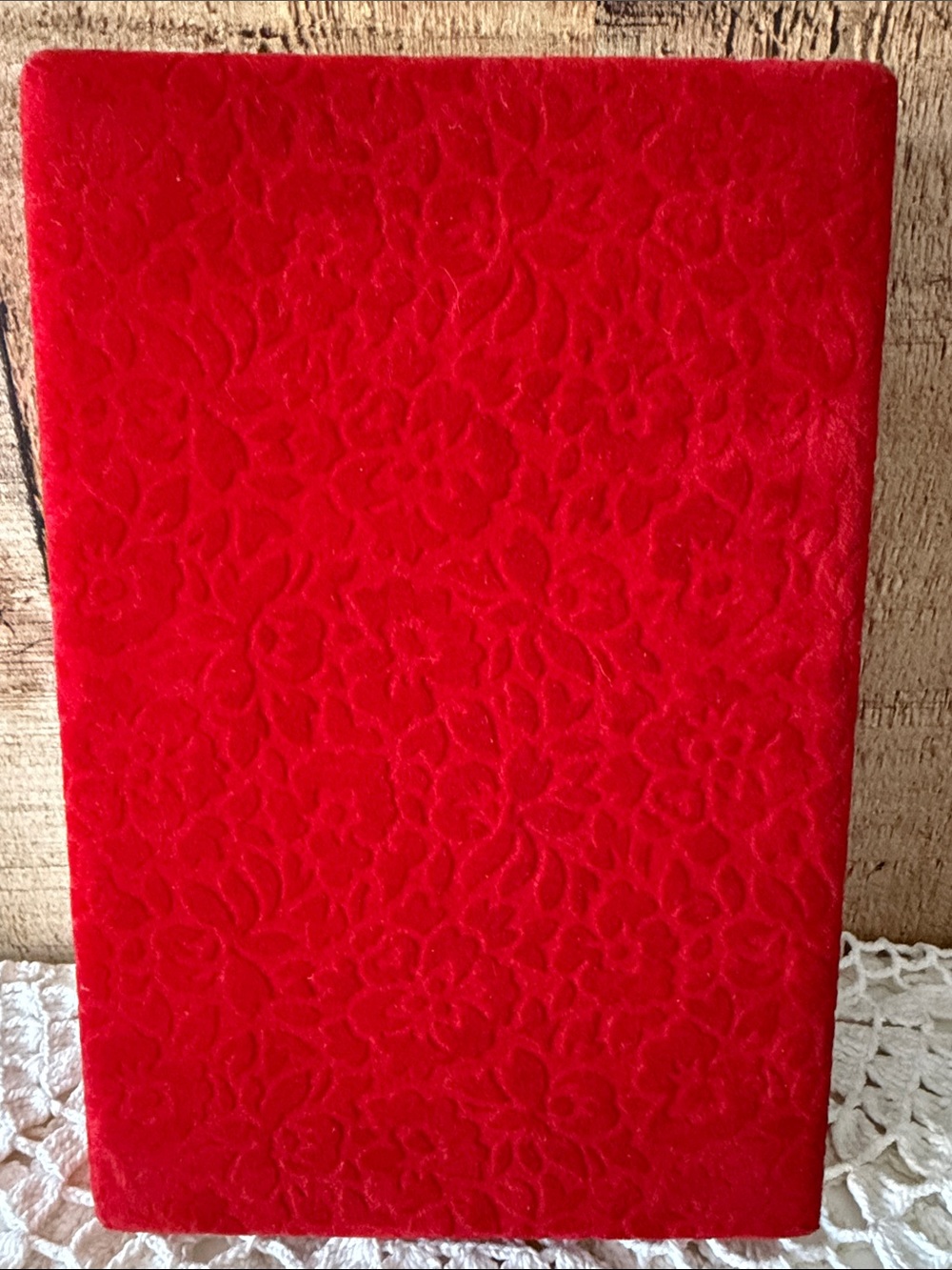 VTG red velvet jewelry box/travel case with gold-tone trim with clip on earrings - Picture 2 of 14